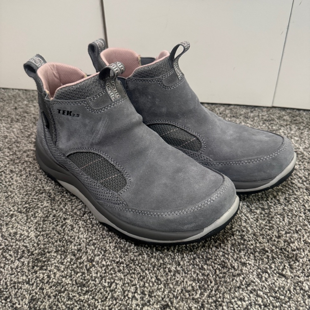 L.L Bean Womens Tek 2.5 High Cut Shoes Gray 9 Wide Waterproof/ Insulated